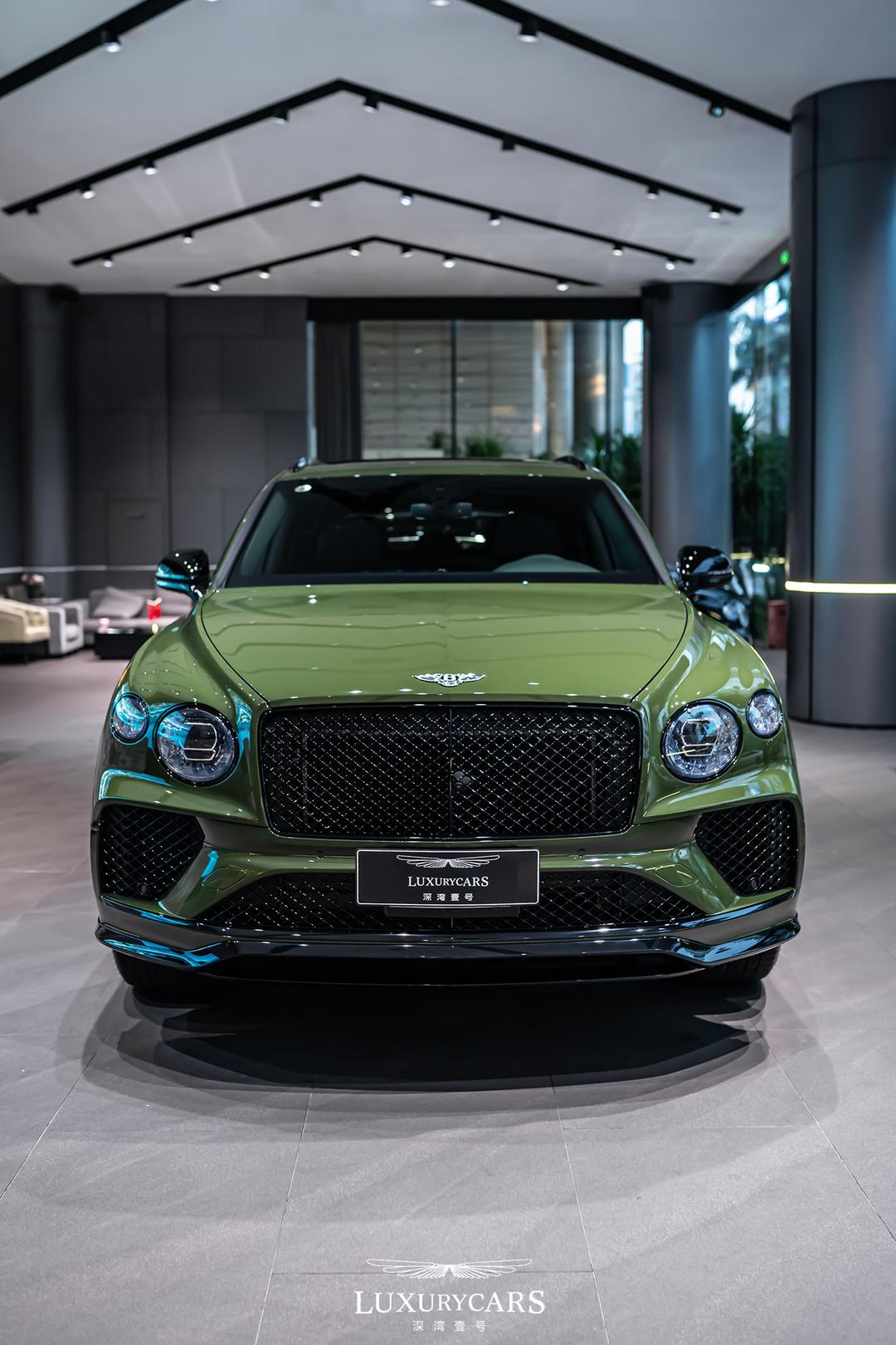 美版 22款 宾利 添越 s 英国骑士绿 颜色:英国赛车绿/亚麻白/墨绿 木