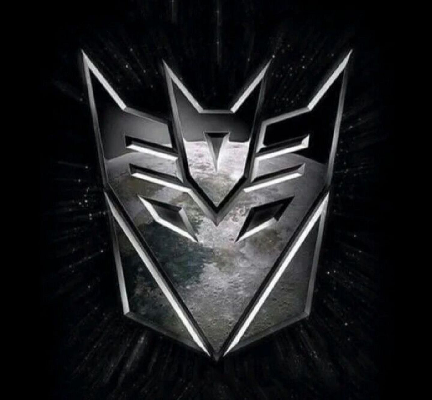 《变形金刚》影评 2007年,《 》横空出世,汽车人和霸天虎的战争从