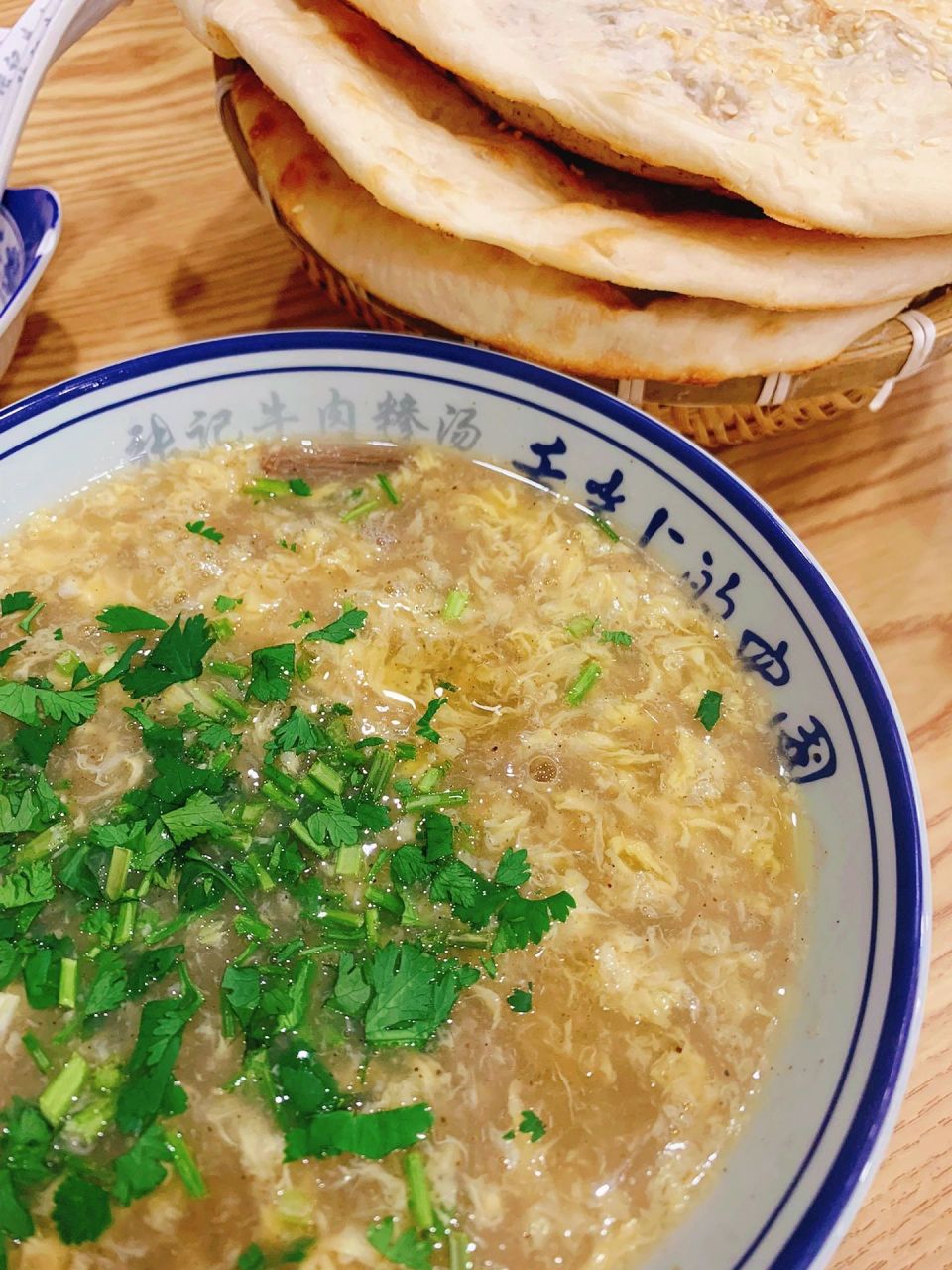 一碗张记糁汤 清晨的正确打开方式7515      	 天气越来越冷,每天