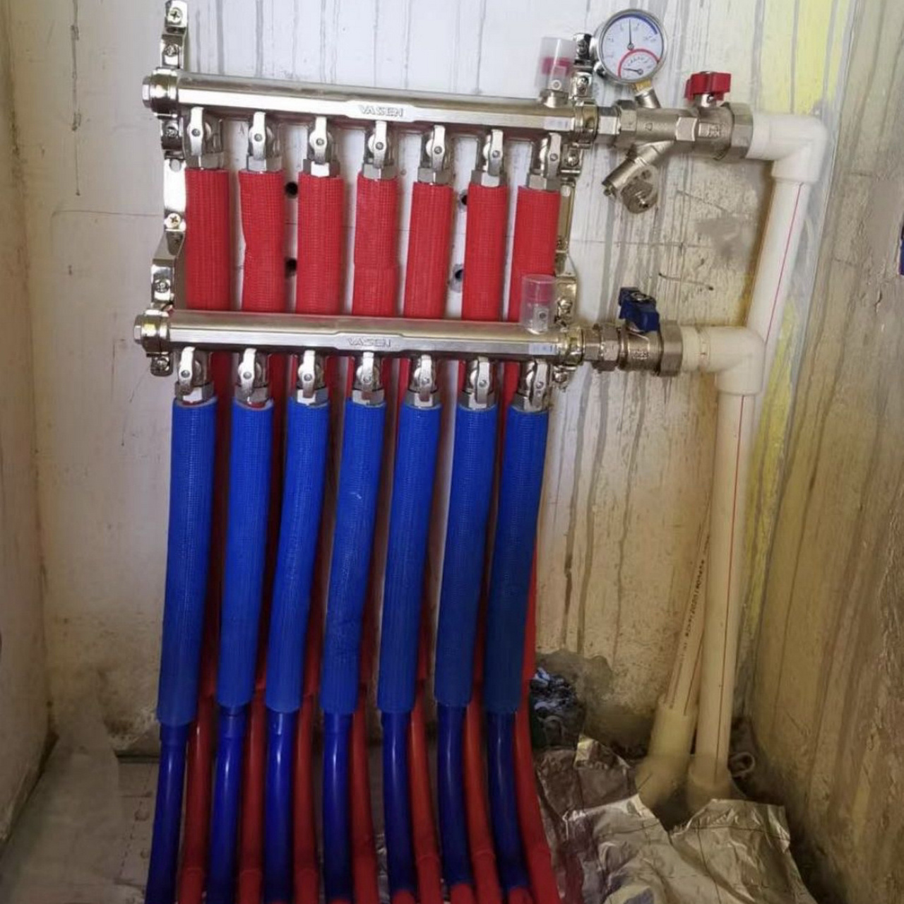 手把手教你地暖分水器排气,再学不会,就是你 手把手教你地暖分水器