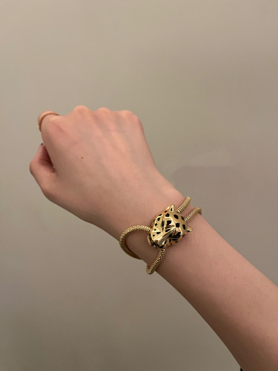 卡地亚豹子手链是写我名字了吗 太帅了我的天!