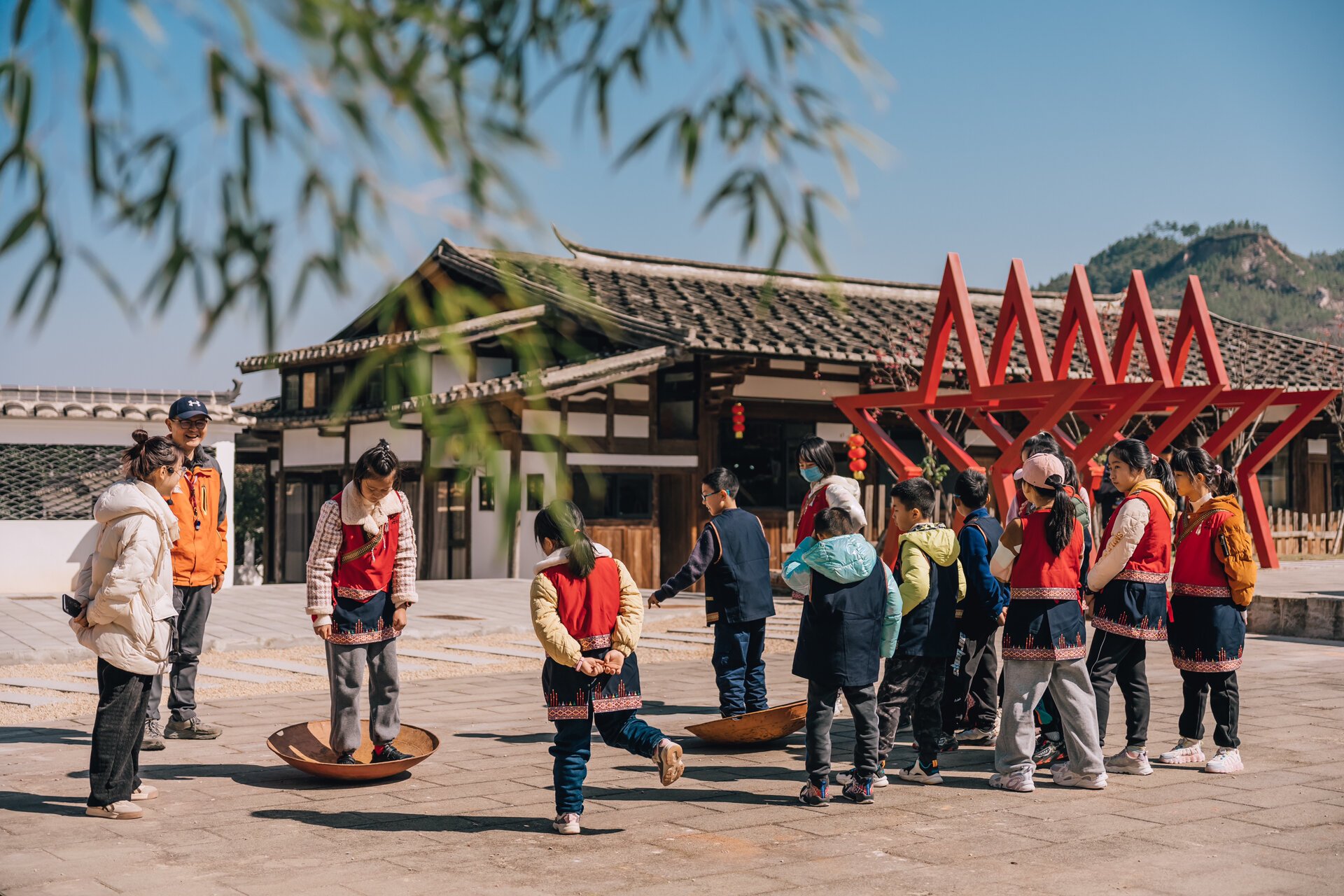 研学罗源|竹朴乡畲院 竹朴乡畲院坐落于罗源湾畔竹里村,是以传统畲族