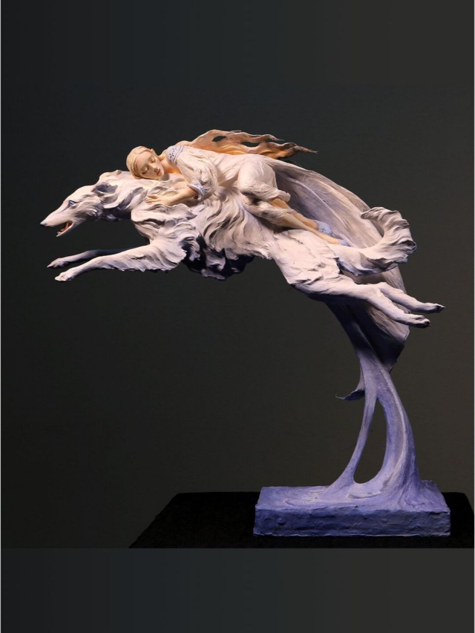 艺术家 forest rogers 最早接触雕塑是从圆形奶酪外皮上发现了可塑