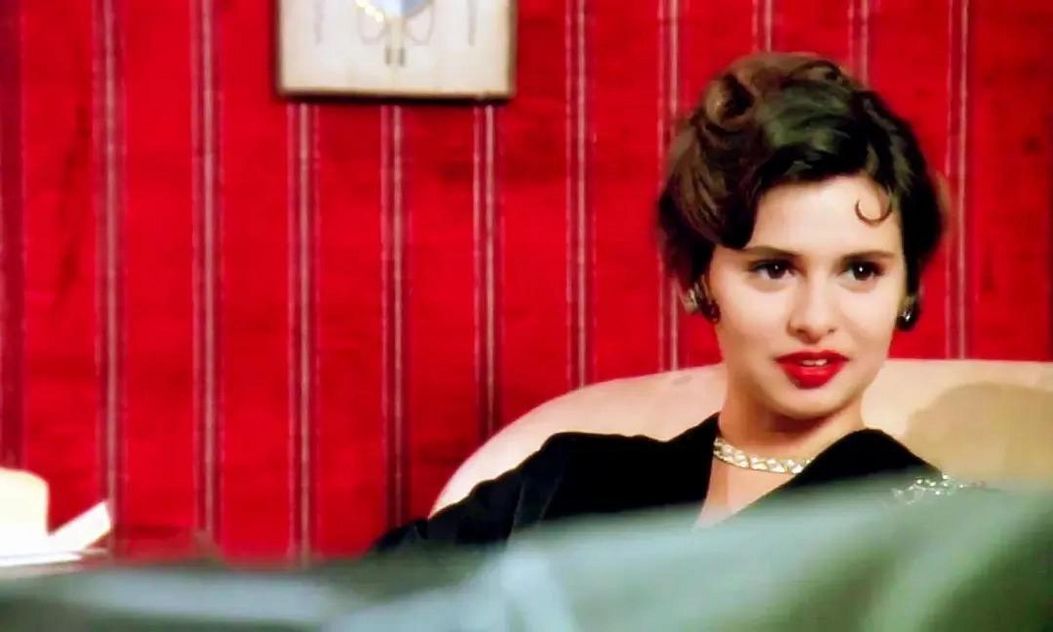 意大利导演丁度·巴拉斯执导的爱情电影《红辣椒》被誉为风月电影中的