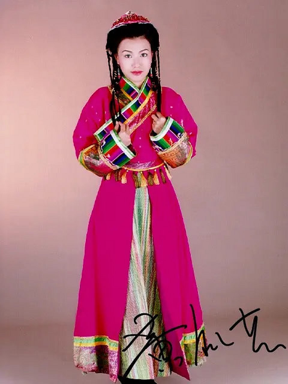 古天乐唯一承认的女友黄纪莹,也就是黄日华版《天龙八部》的梦姑,当年