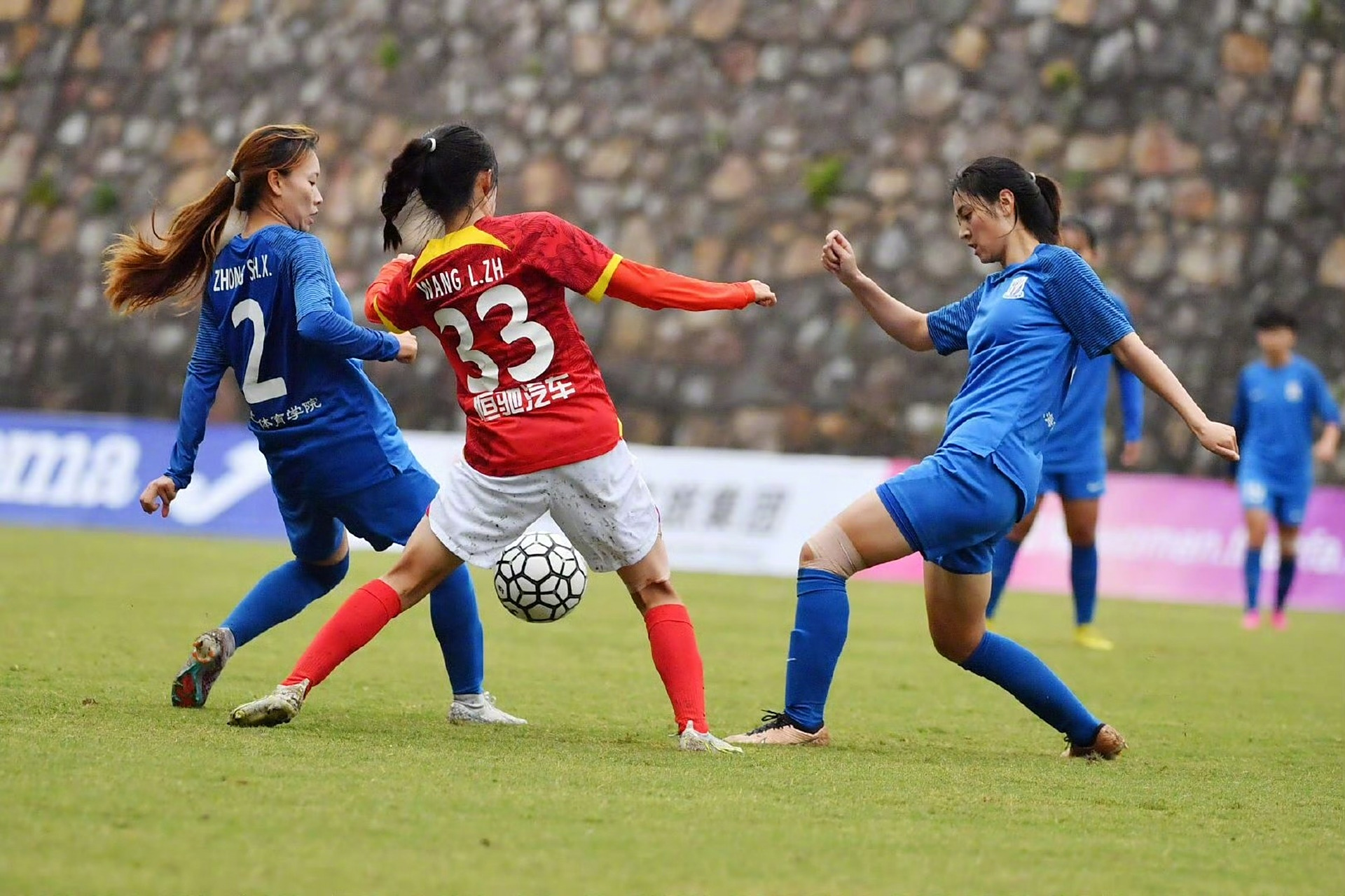 申花女足##中超联赛#  10月7日,2023女甲联赛在经历短暂间歇期后在