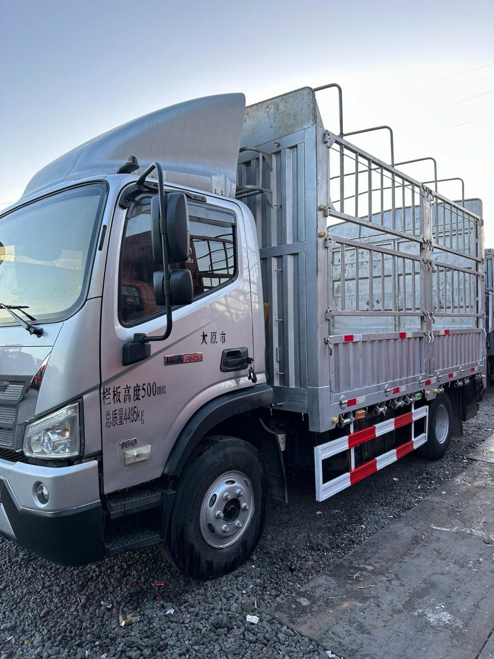 新到19年瑞沃es3高栏,825轮胎,法士特8档,内径2米45宽,玉柴160马力