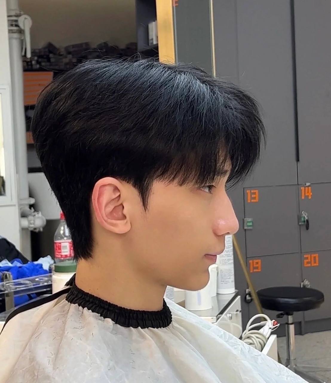 男生发型推荐易烊千玺同款微分碎盖949494 这款简单易打理的