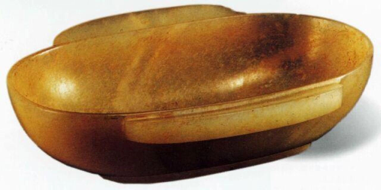 西汉高句丽白玉耳杯,西汉时期文物,杯高3.2厘米,口长13厘米,口宽9.