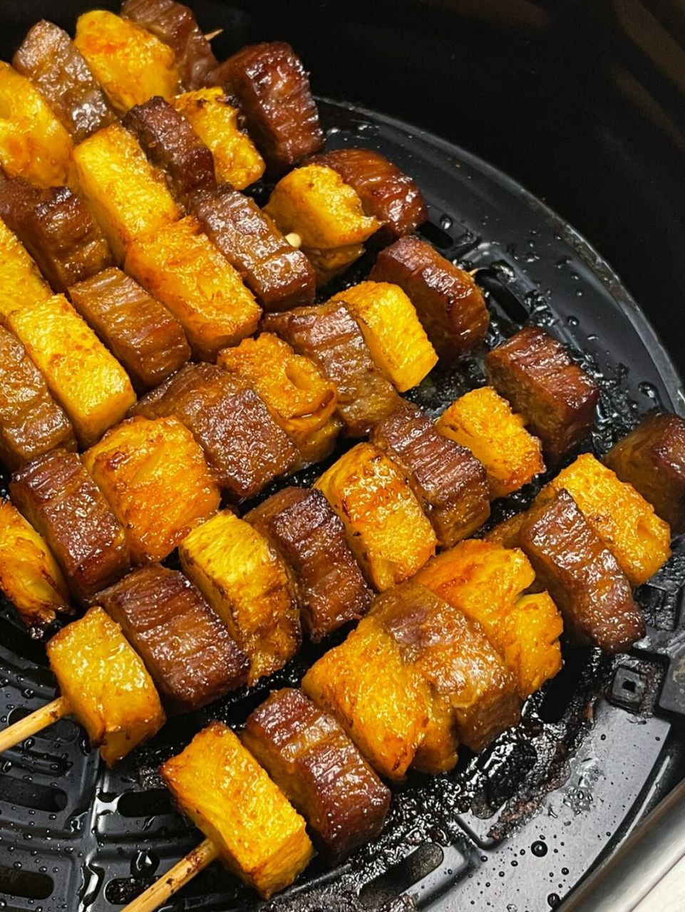 做了一个空气炸锅烤菠萝牛肉串,结果家里人都嫌我做得太少了!