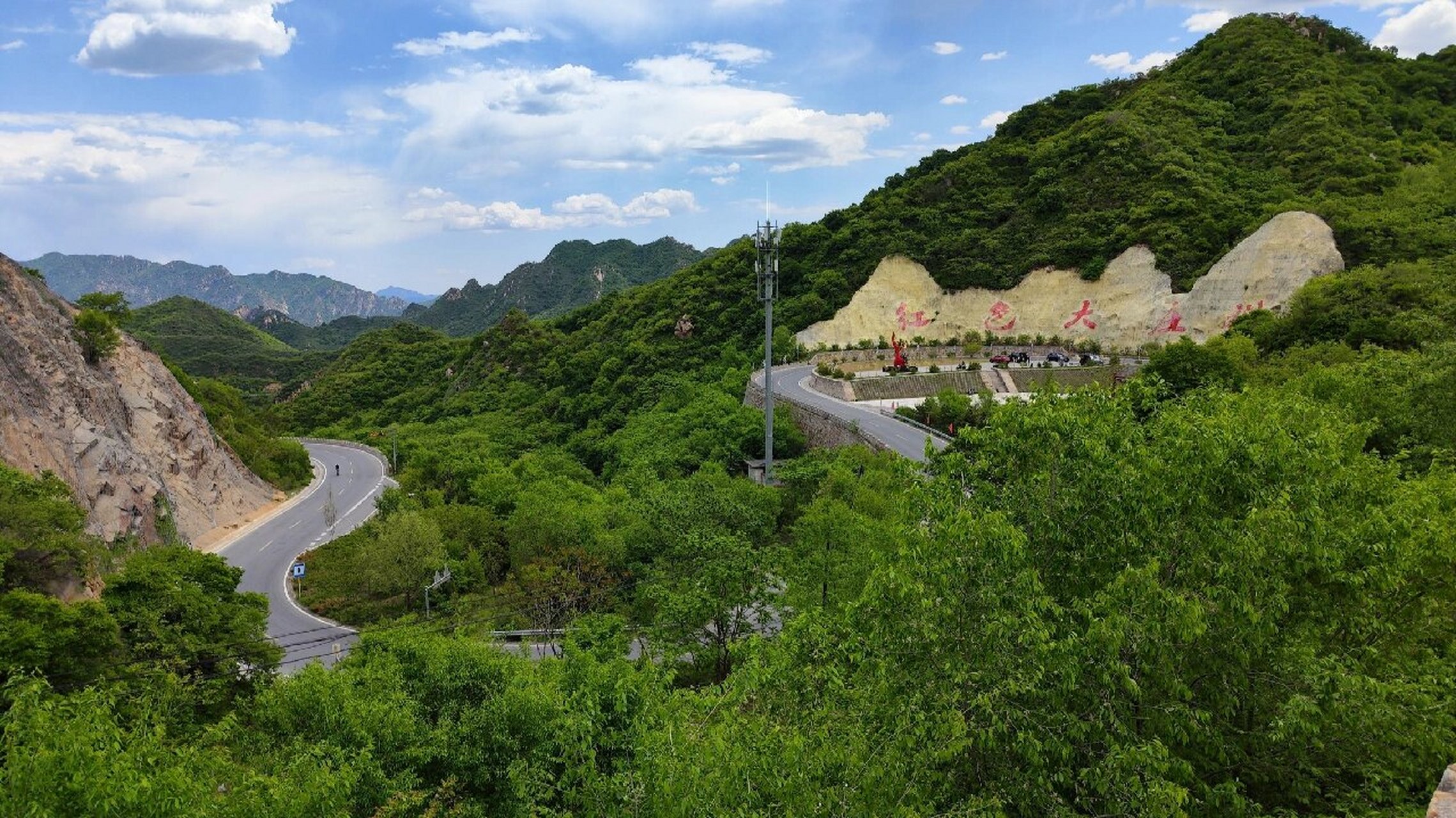 中国第一座重载铁路双线隧道—军都山隧道 位于北京市延庆东南,燕山