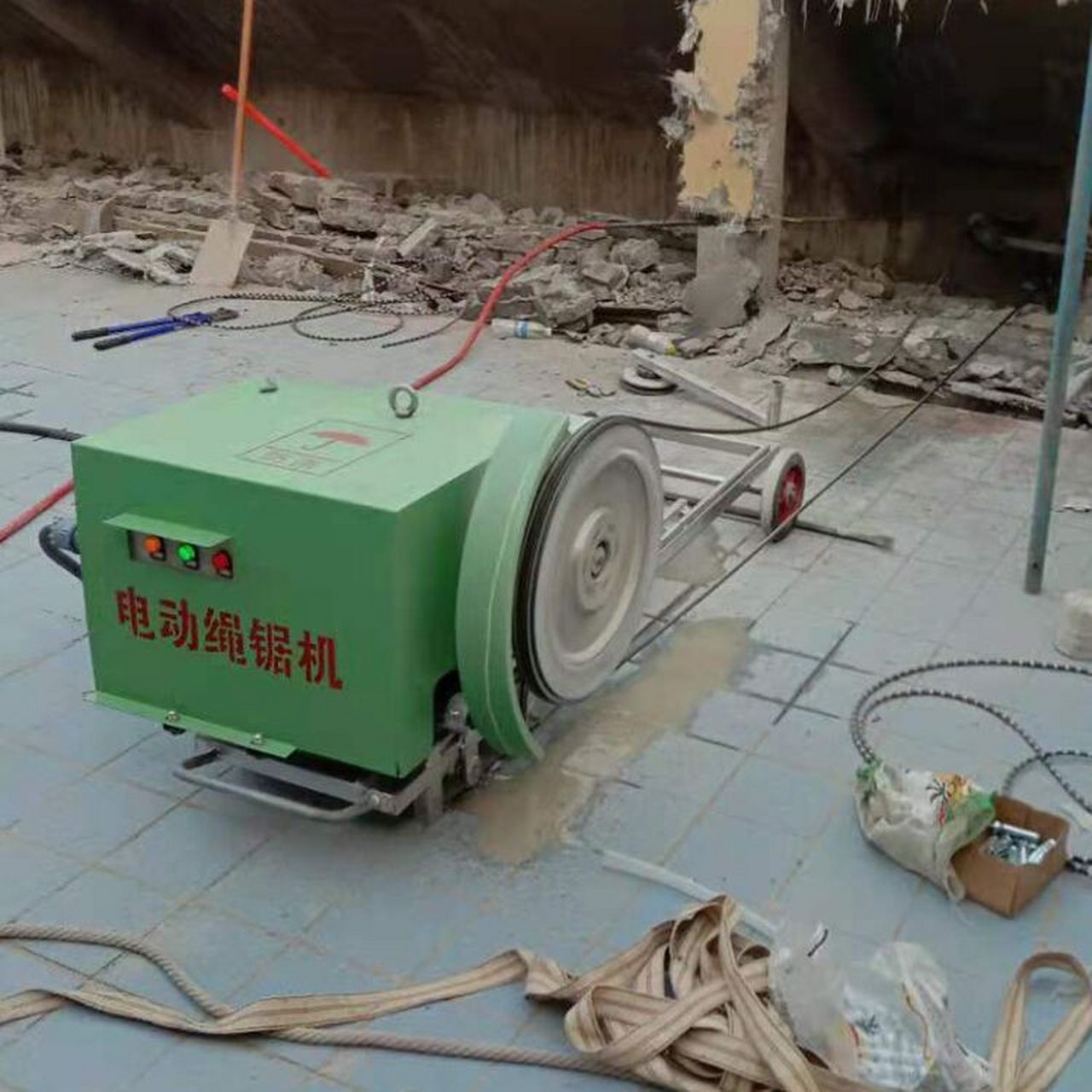 电动石材绳锯机 链条电动绳锯 金刚石绳锯机      电动绳锯切割机是