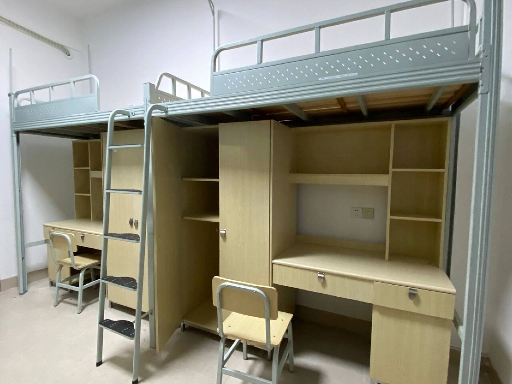 南华大学新校区三省园5栋  四人寝,上床下桌,有独卫,每个寝室一台洗衣