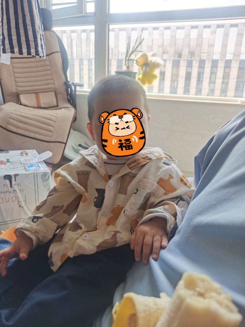 宝宝头:菱形头,太阳穴凹陷,枕骨凸出 月龄:十月零8天 两个半月开仕