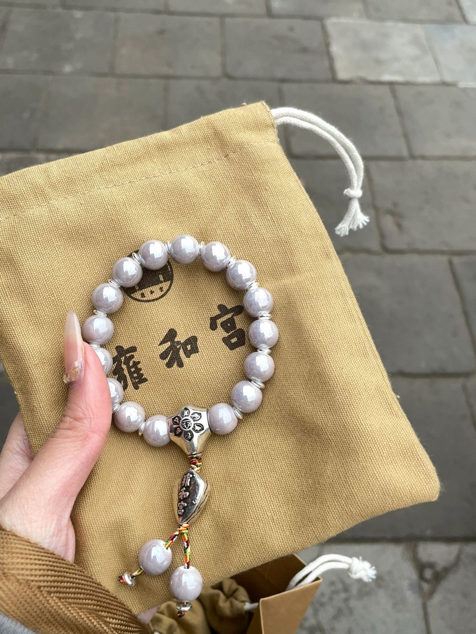 雍和宫手串 太美啦 香灰瓷手串灰色 29090 虽然标的是灰色 但是有点
