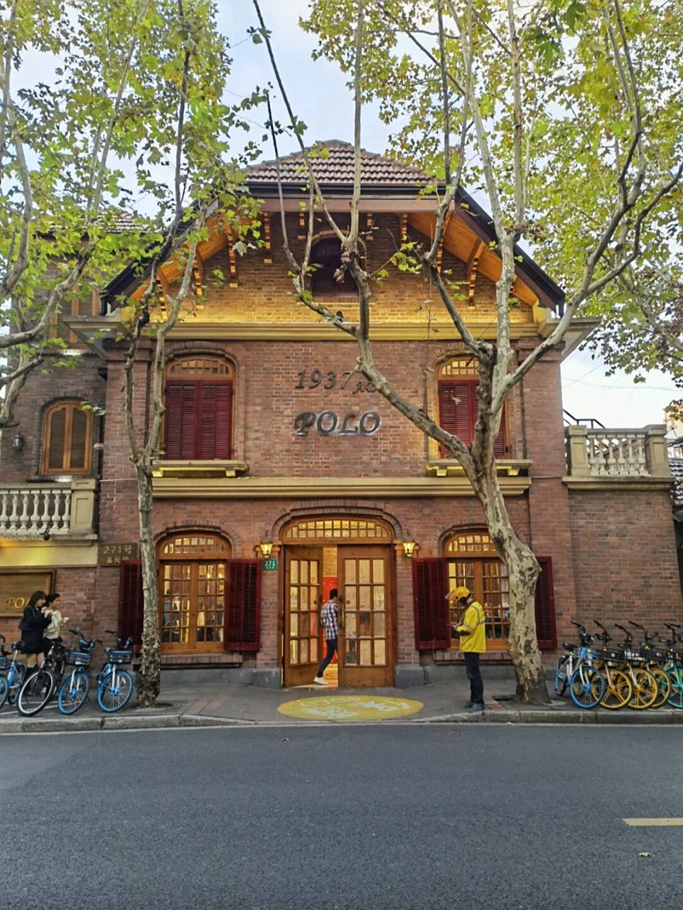 秋天上海|citywalk之富民路 老上海风情的骨灰级网红马路 相比延庆路