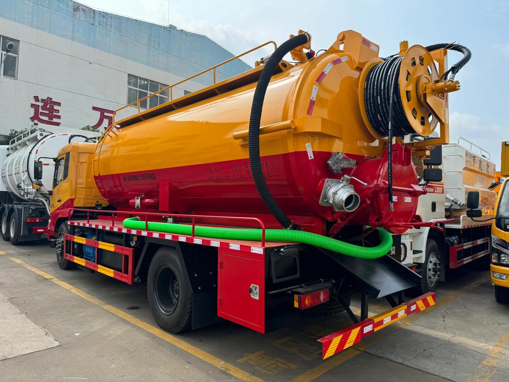 清水5方,污水10方 发动机康明斯230马力,法士特8档变速箱,10.