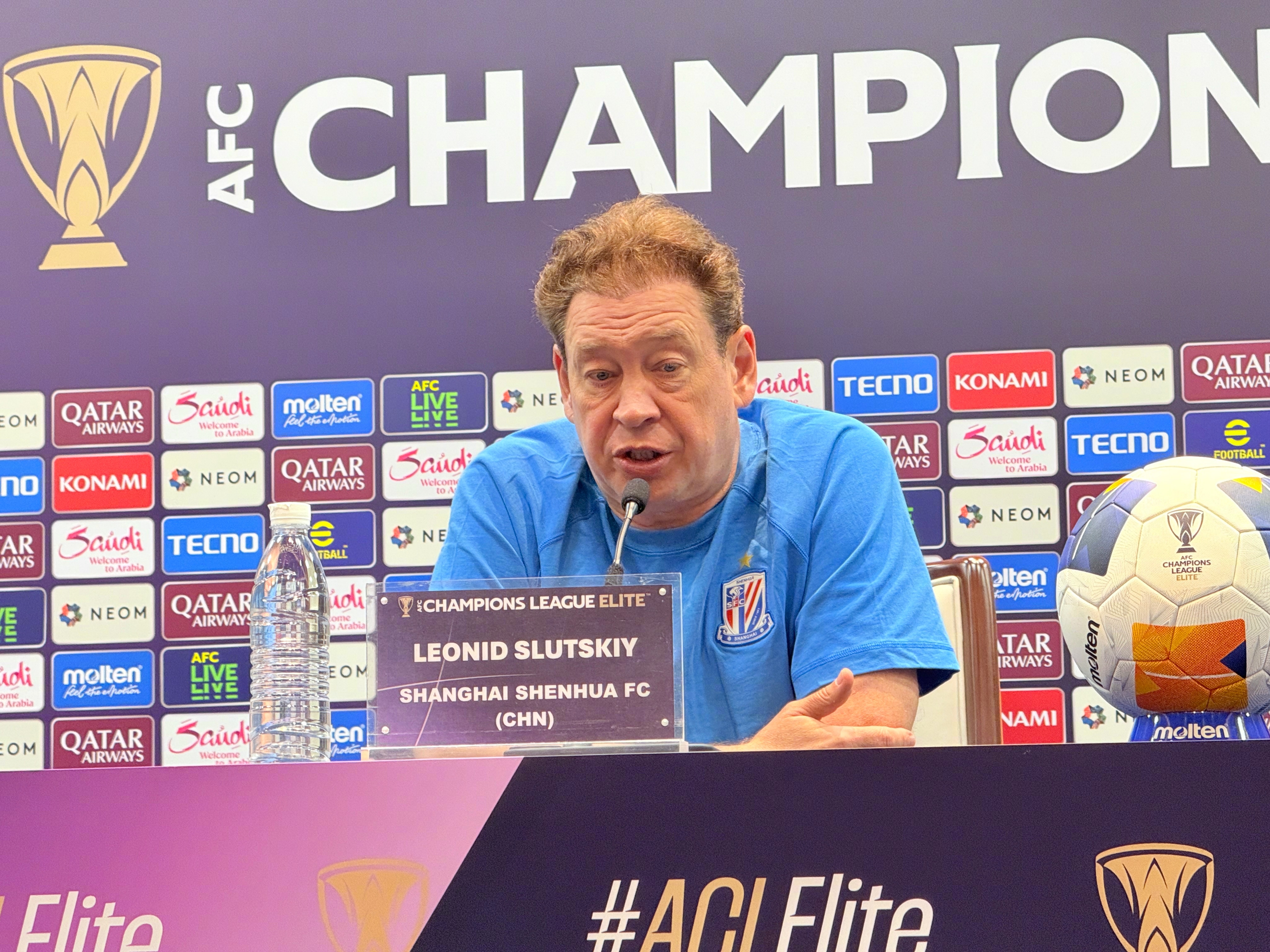 包含申花与主教练斯卢茨基续约新合同至2027年底的词条