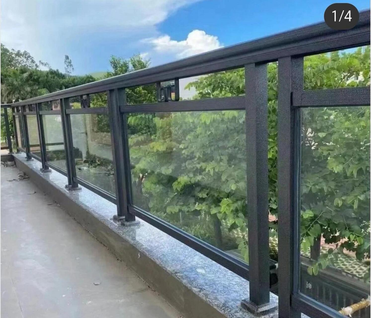 阳台护栏选哪个款式 2米多*4米多的露天阳台,不锈钢,铝合金,铝合金