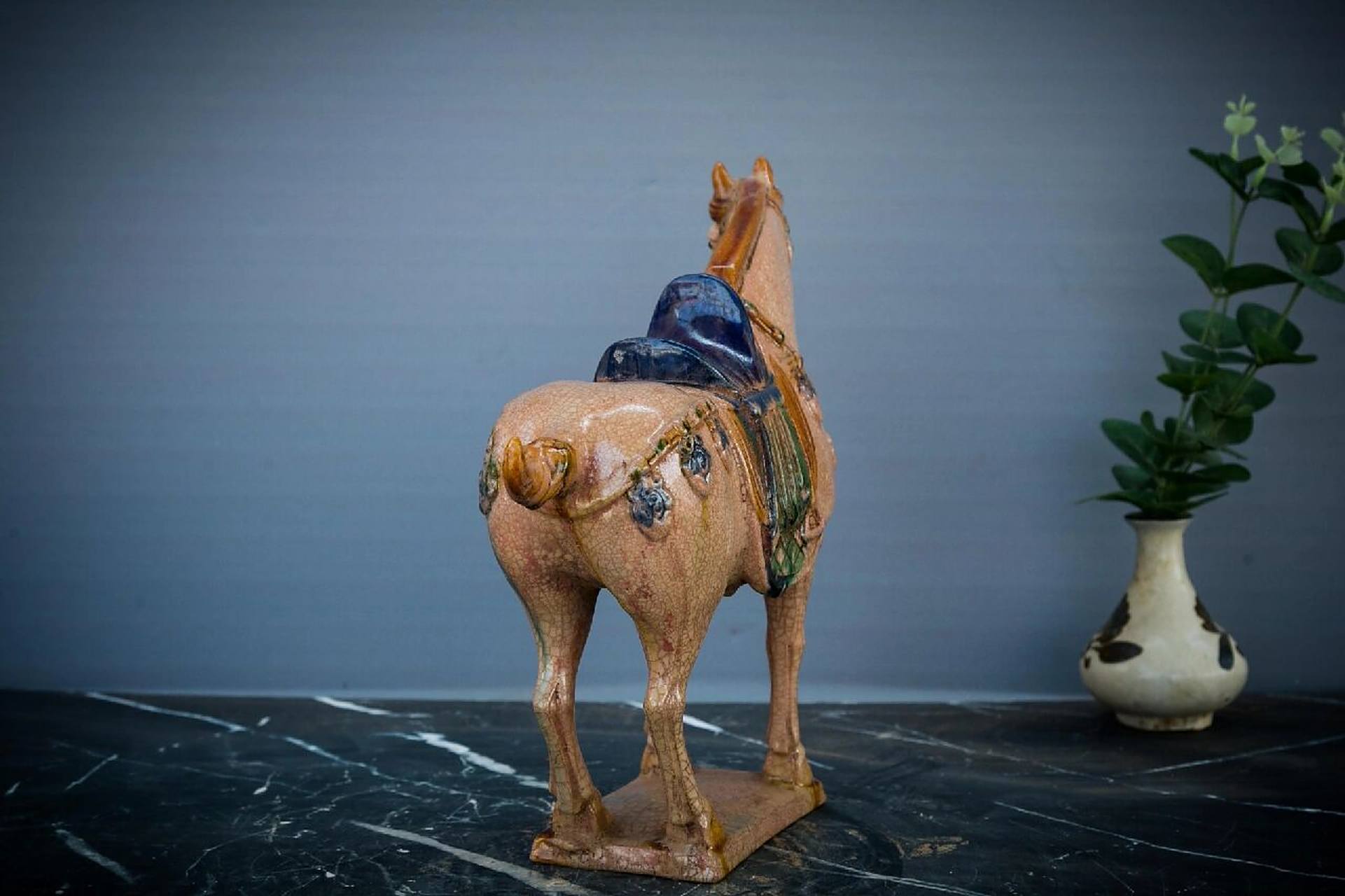 《唐三彩陶瓷马摆件》尺寸:高18底13*4.5.