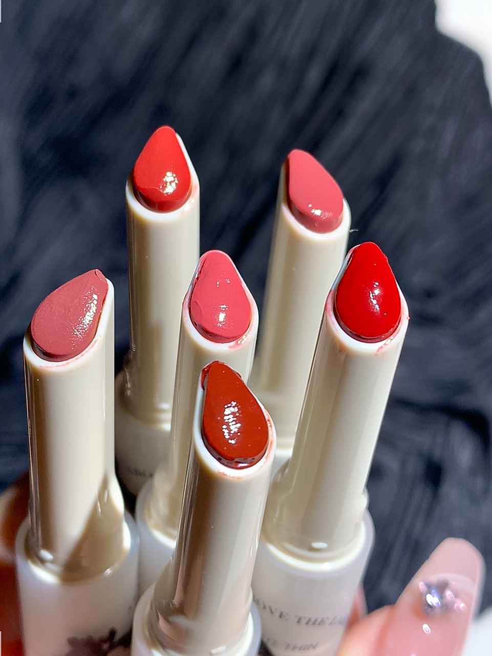 novo唇膏笔入了全套  6r一支 一套也才40r ·3 ·4 就是很浅的底色