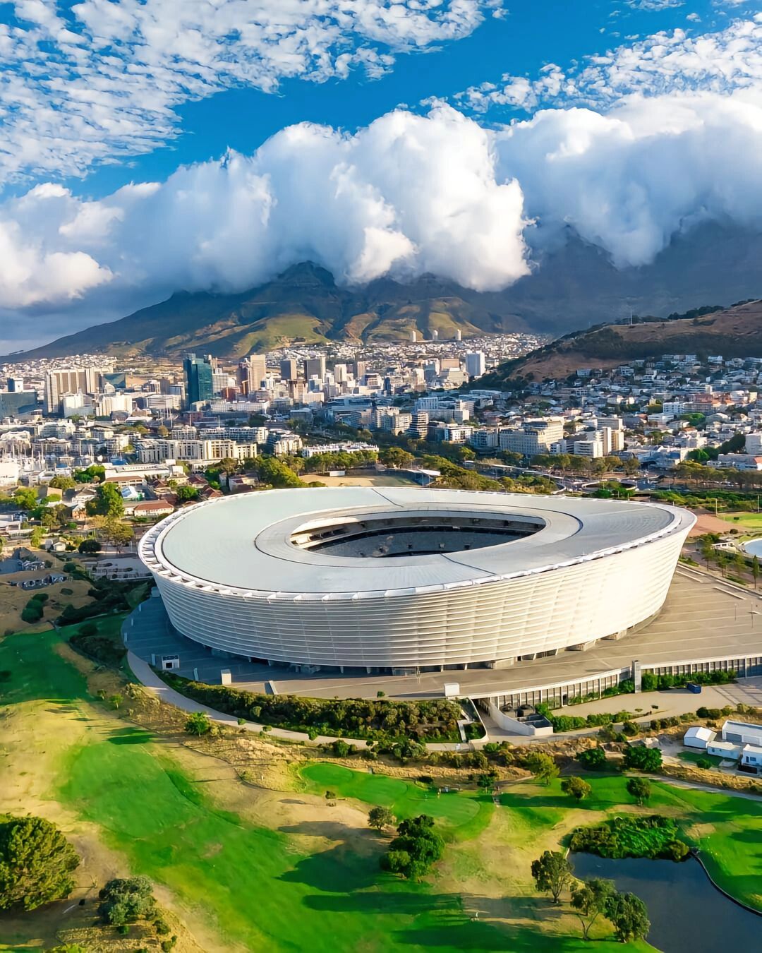 南非第二大城市～开普敦 开普敦,南非立法首都,人口405万人,人均gdp为