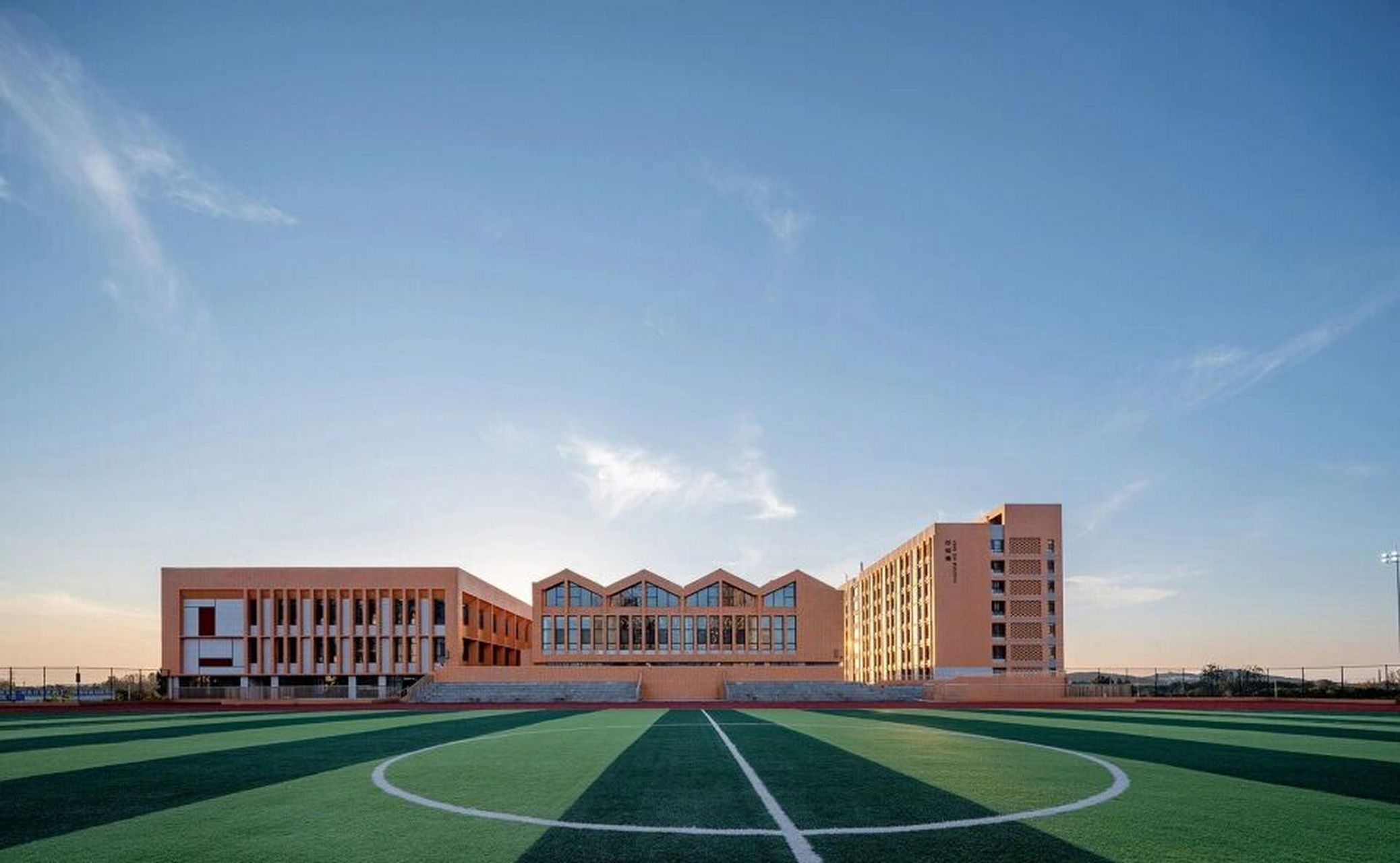 每日建筑案例分享——小学校园建筑设计 北大新世纪章丘实验学校 / 象