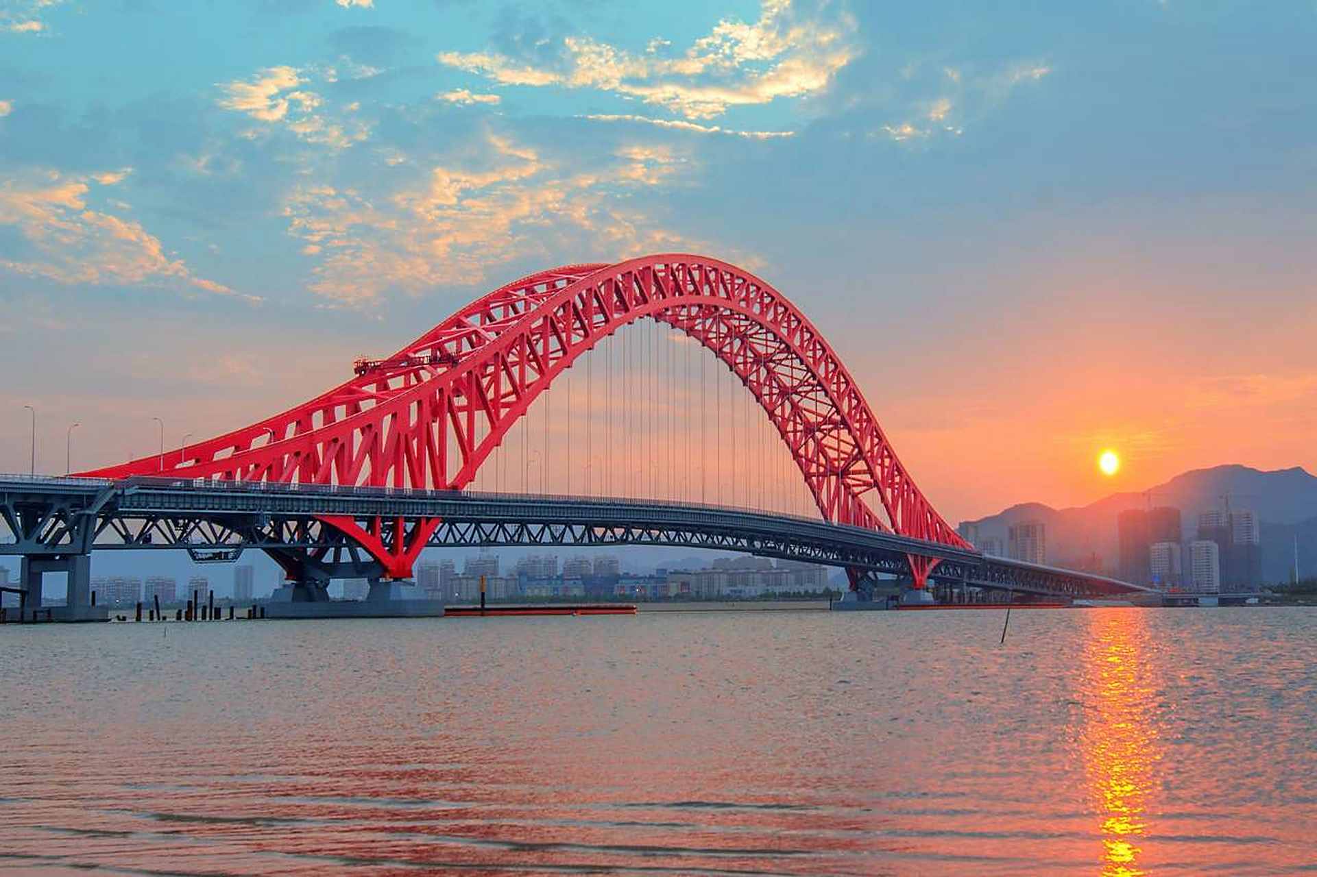 人文北仑#【梅山春晓大桥(梅山红桥)工程入选詹天佑奖】近日,中国