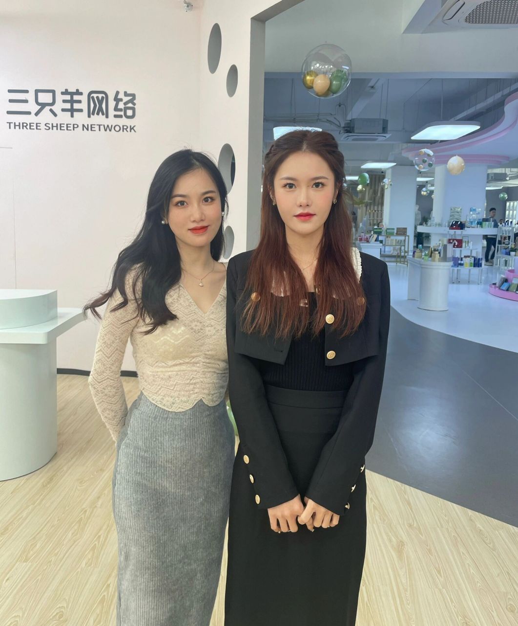 小杨嫂也太美了吧 小杨嫂本人又瘦又高,性格也超好!爱死了