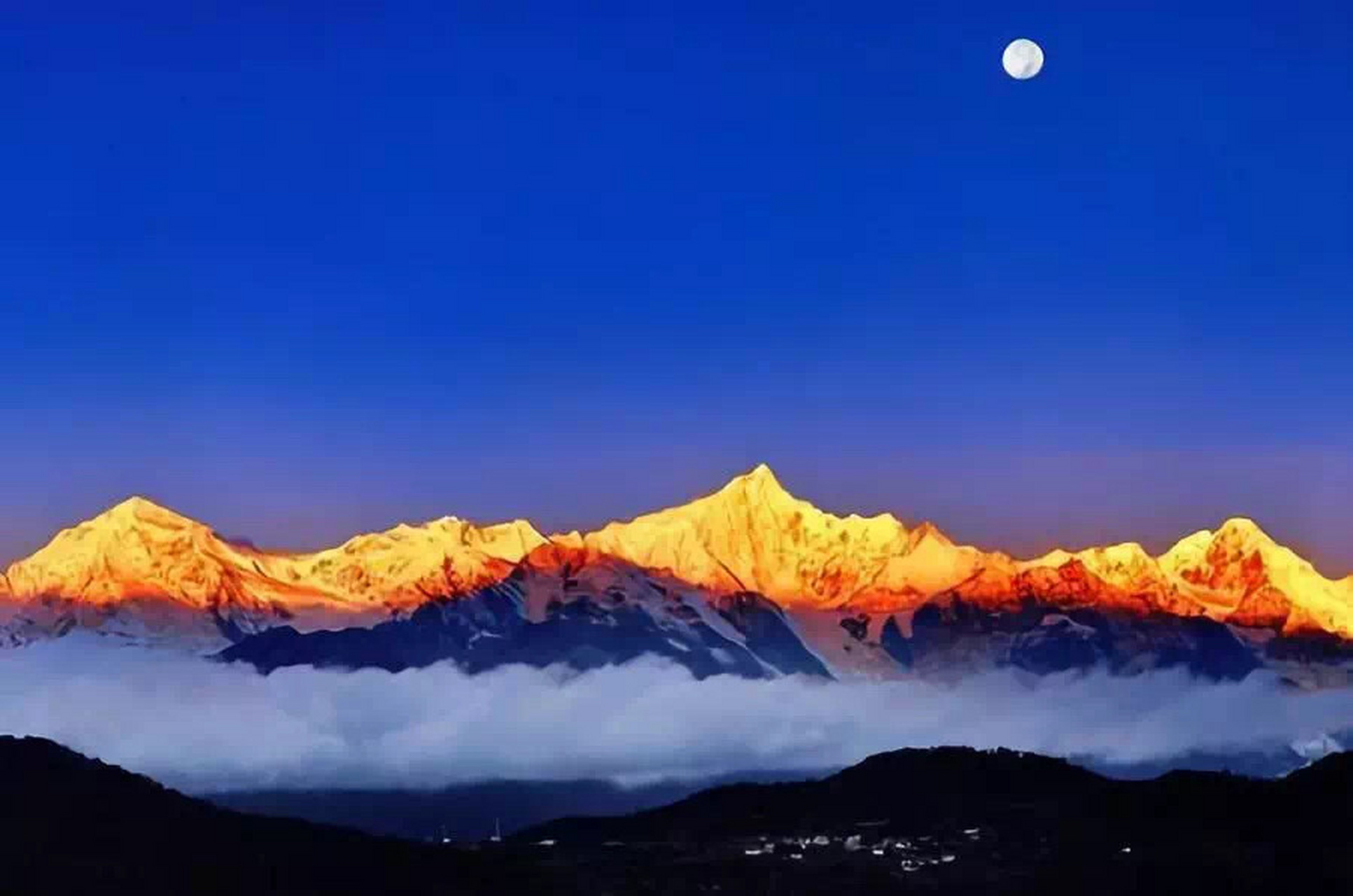 中国最美山峰的日照金山 很多小伙伴都想看名山的日照金山,下面分享一