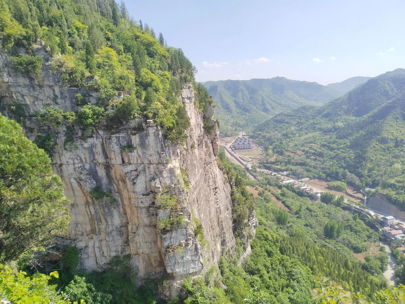 青州北崔崖爬山,漂流 路过蓝汪汪的一个大水库,泰和山,黄花溪,杨集