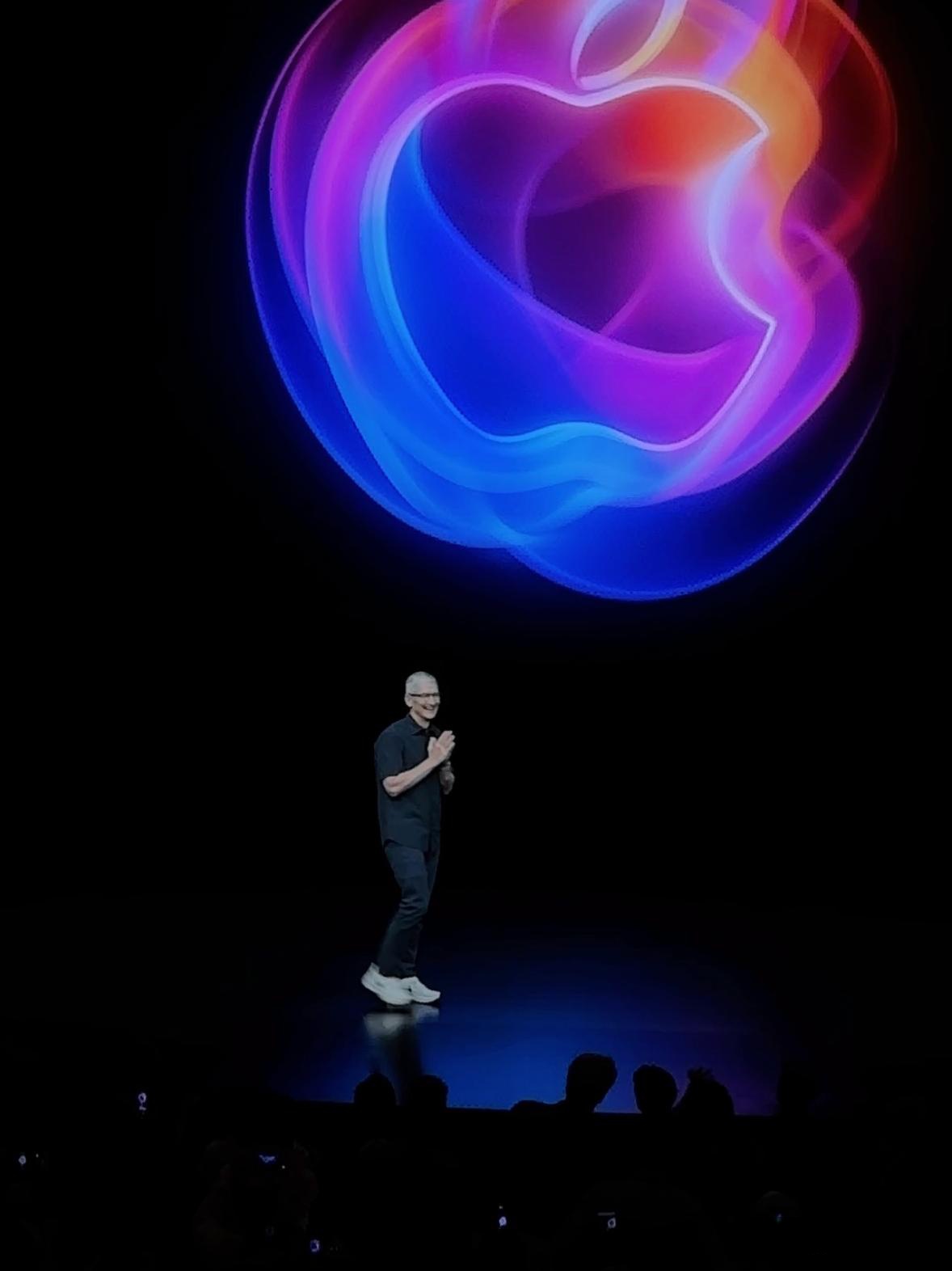 在今天凌晨1点的新品发布会上苹果公司推出了备受期待的iphone 16