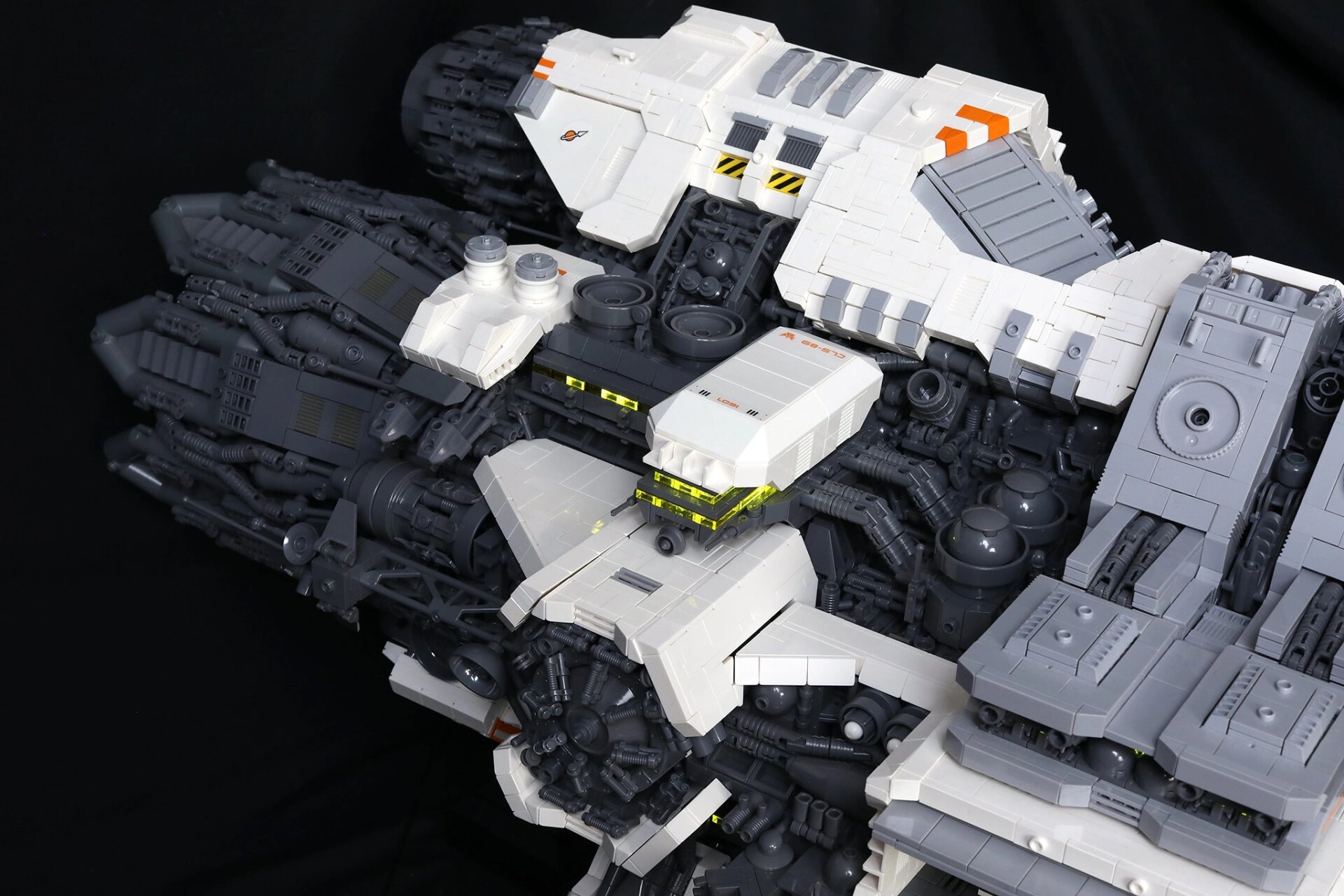 乐高moc欣赏:细节炸裂的宇宙飞船 ugly duckling long range research