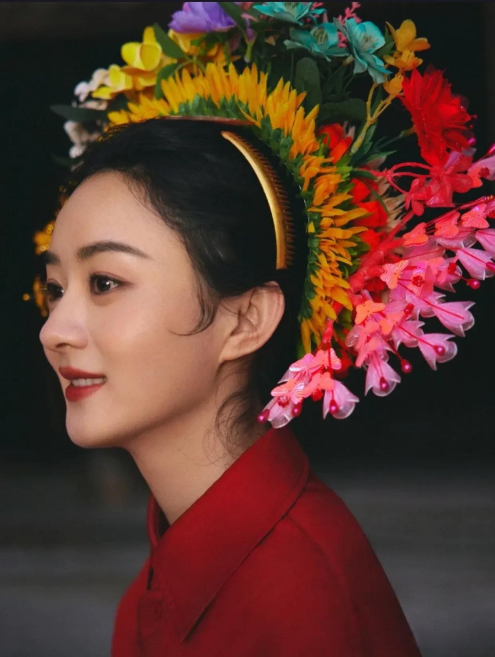 如果来了泉州,有机会去蟳埔村看看吧,生活在那儿的女人头上都戴簪花