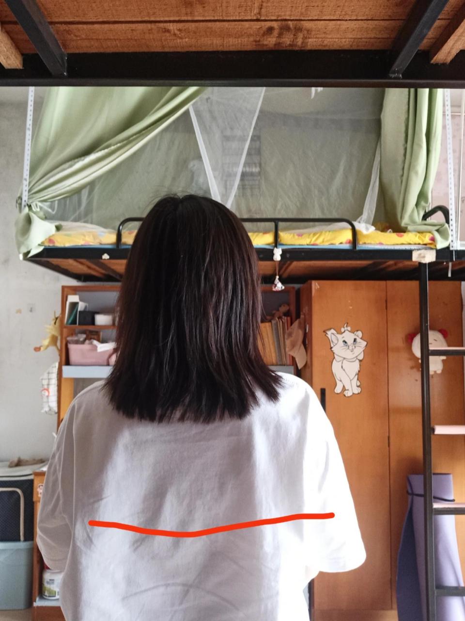 姐妹们,我身高165,现在的头发长度长到红线位置大概需要多久啊!