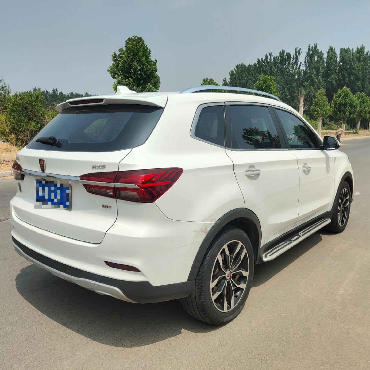 新到18年荣威rx5互联网至臻版,全车无事故,无水淹,原版一块喷漆,9万多