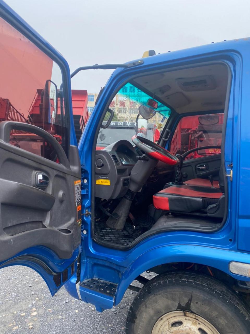 奥驰x3国五潍柴130动力,8档,825轮胎,4.2米原厂高栏自卸