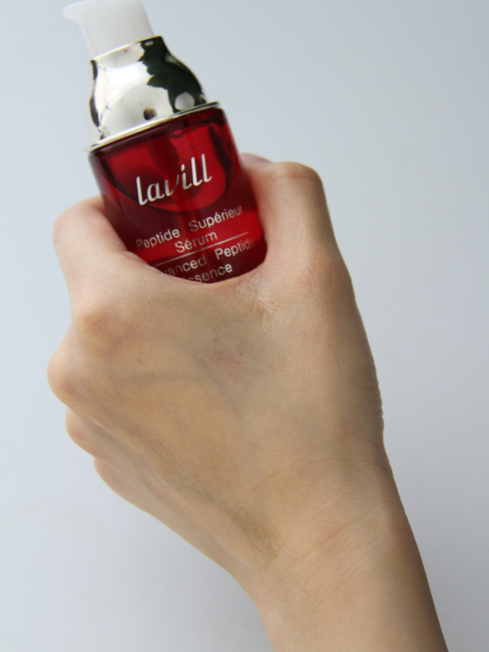 最近收到了兰薇欧@lavill活力肽肌透肌底精华,这 款也是肌底液,一般我