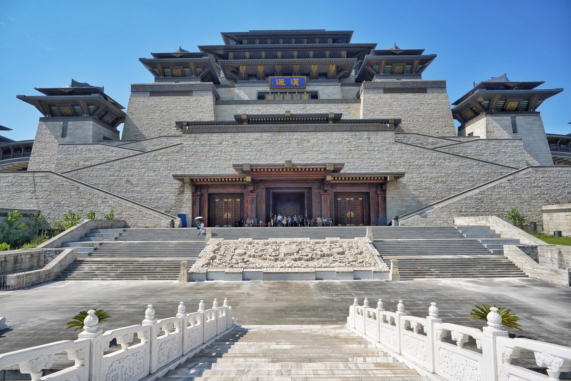 陕西·汉中·兴汉胜境(一) 汉中,简称"汉",古称南郑,兴元,梁州,天汉