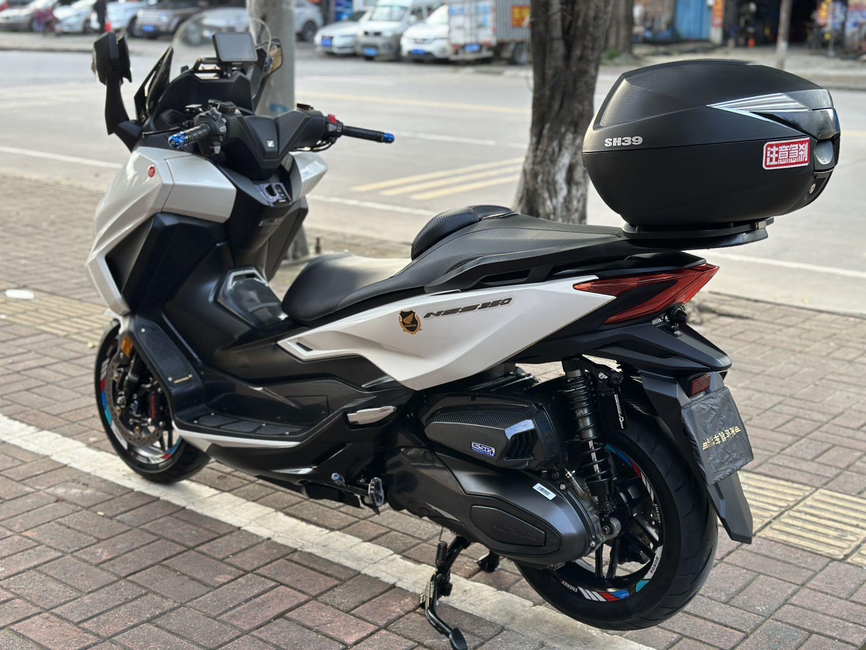 2023年10月上牌本田佛沙nss350,一手户5360公里精品车况,全车透明车衣