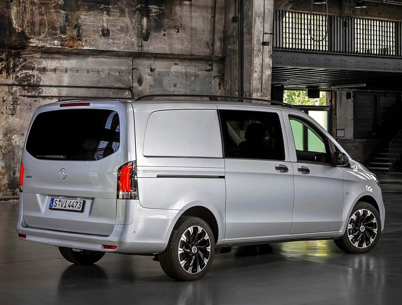 啊,这台厢货有点帅#奔驰威霆# #德系车# van事通超话