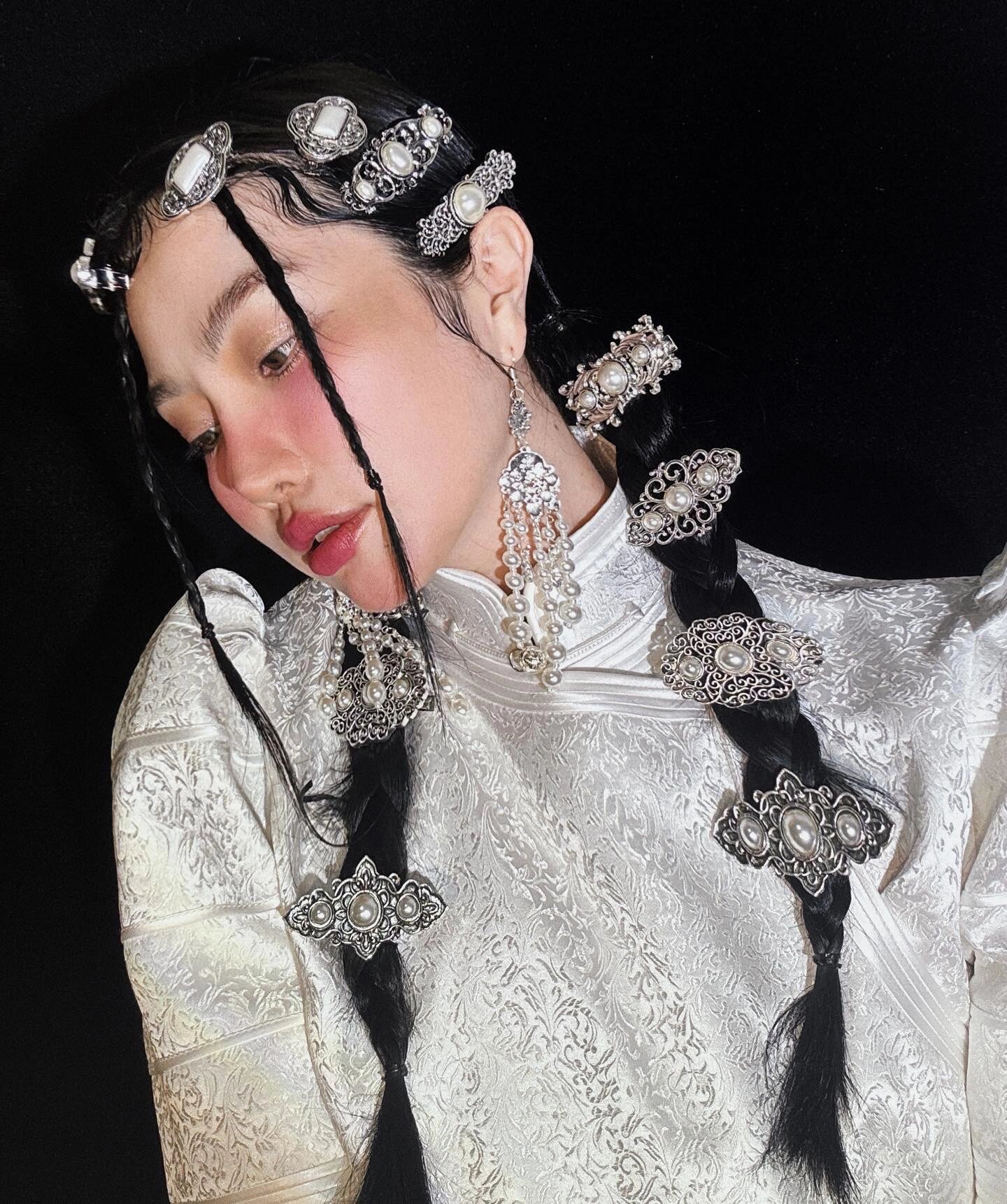 蒙古族女孩的头像