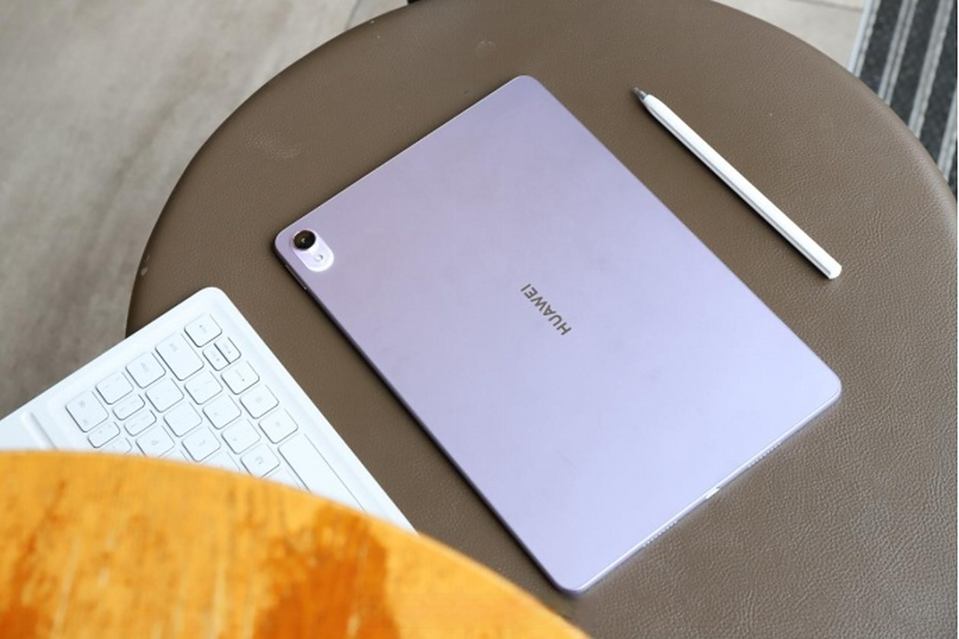 华为matepad air实拍图,羽砂紫配色版本,11.5英寸的3:2的屏幕,2800×1