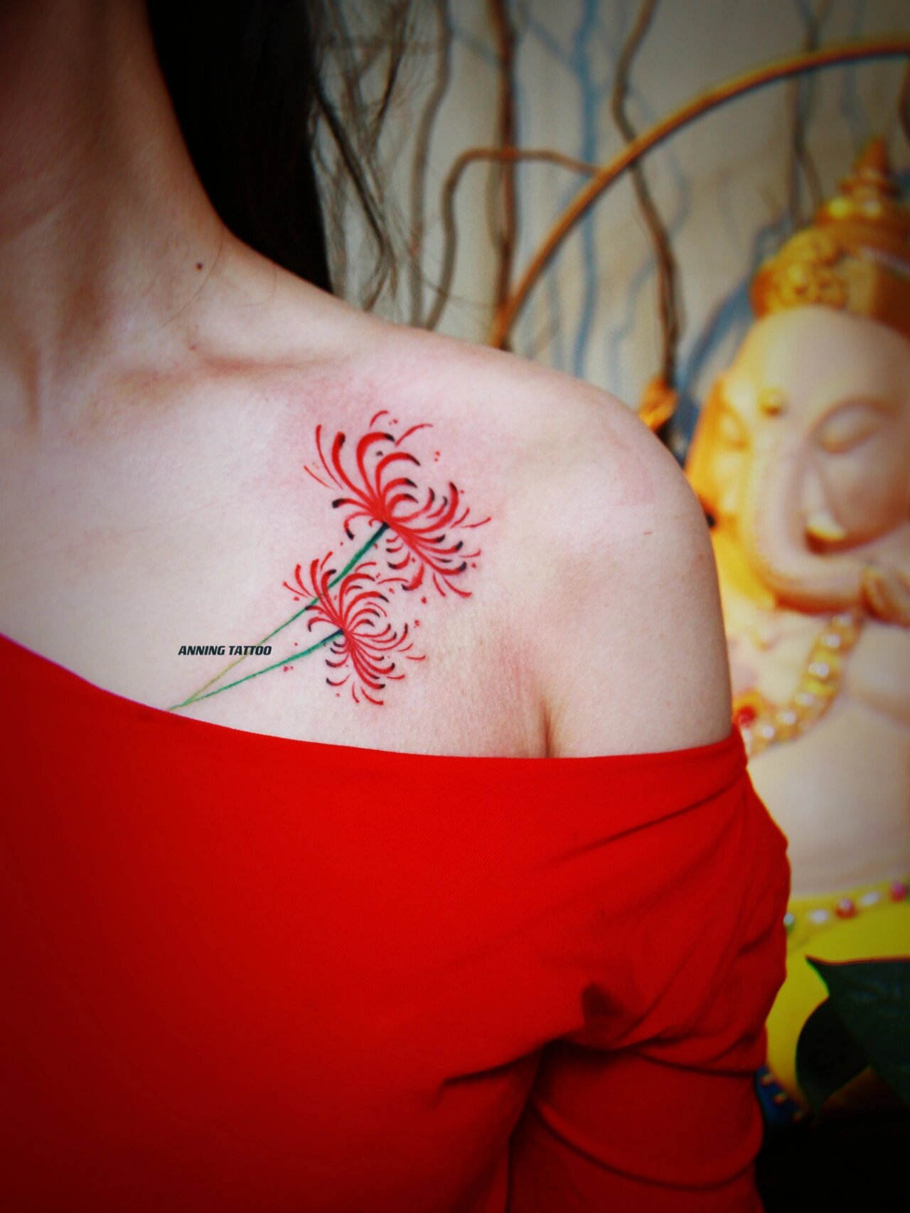 彼岸花纹身 锁骨纹身 小清新纹身 彩色纹身