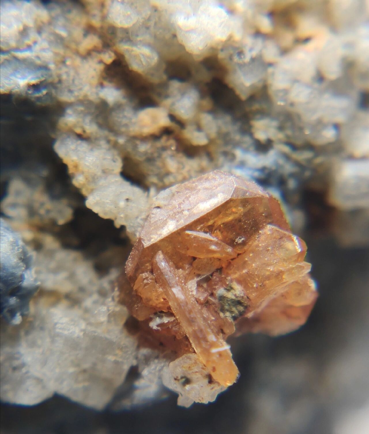 独居石(monazite)别名磷铈镧矿 化学式cepo4,属于含有铈和镧的磷酸盐