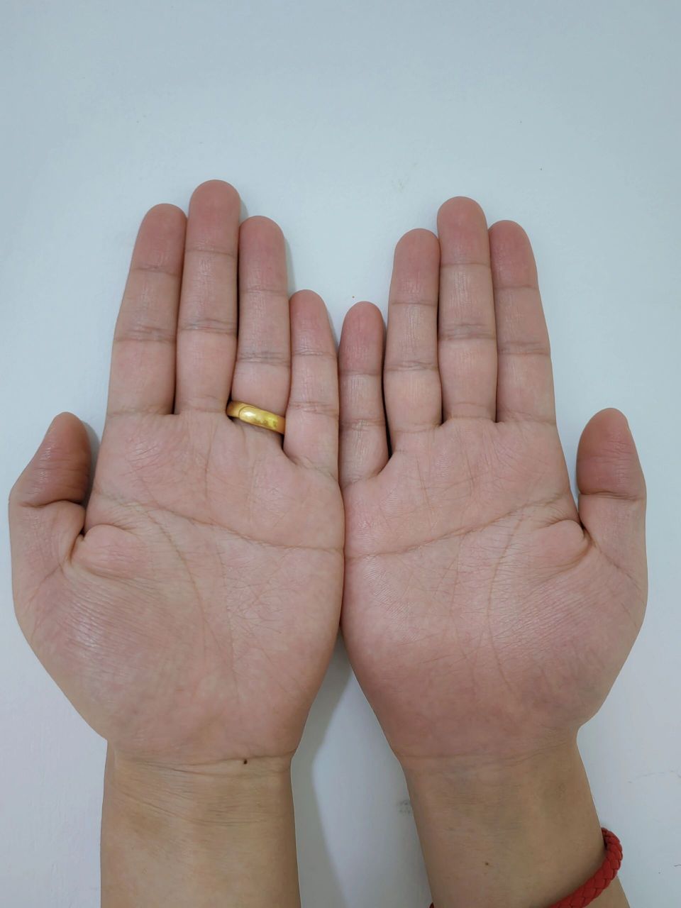 老公的双手断掌 话说断掌的人种种说法都不准,他就是个普通人,没有