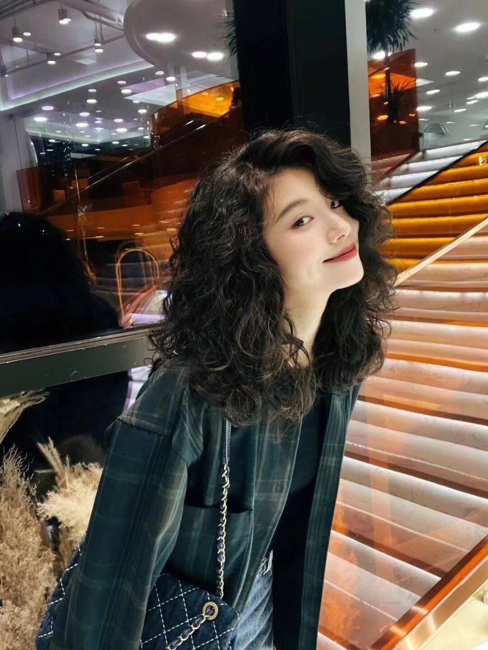 中短发尴尬期烫发,法式烫复古港风羊毛卷～ 中短发发型02中短发烫发