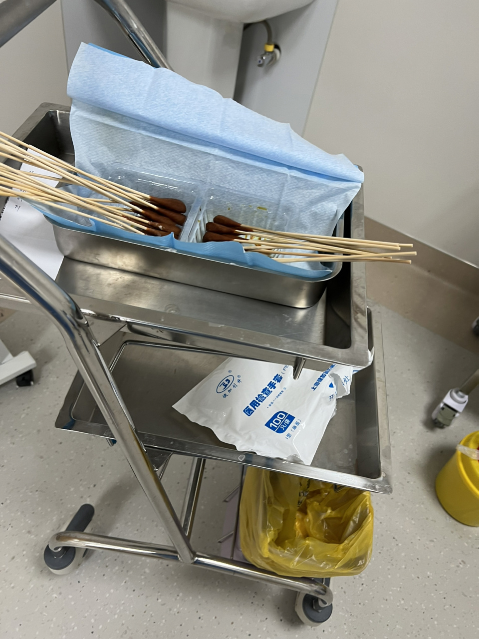 关于打留置针  留置针排气:把留置针留在输液皮条上直接排气, 或者接