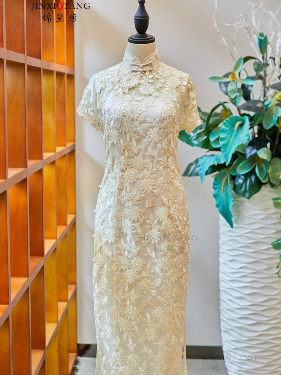 香草奶白蕾丝旗袍 【锦玺唐】春夏新品 -- 乳白清透蕾丝,丝滑真丝衬裙