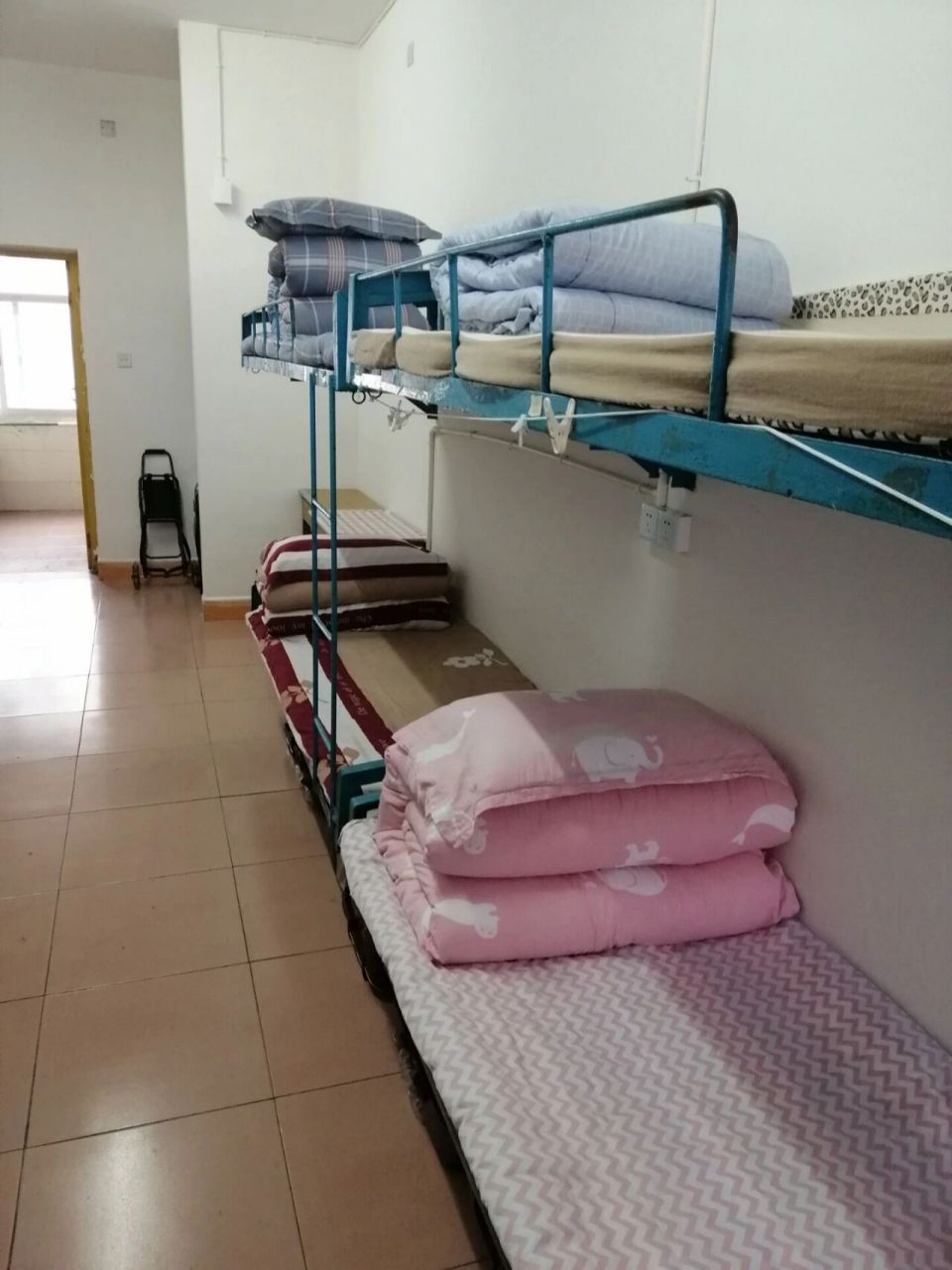 吉首大学张家界校区8人寝篇 这是八人寝,有独卫 有空调,有风扇,有洗衣